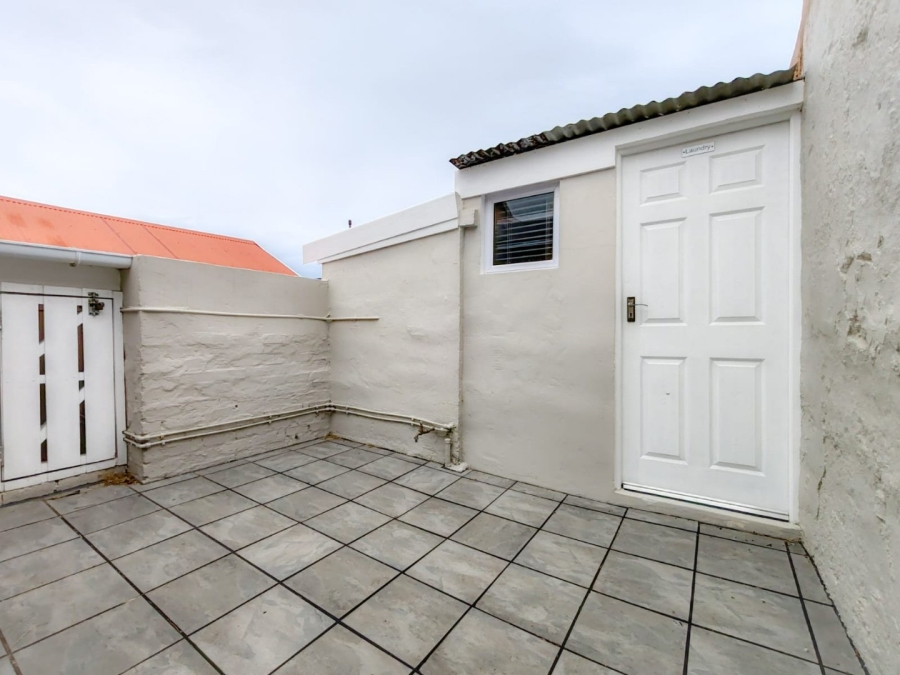 6 Bedroom Property for Sale in Mossel Bay Central Western Cape